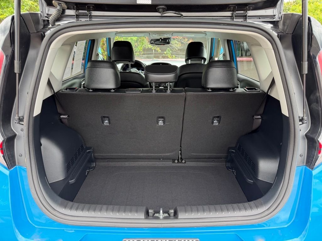 Used 2023 Surf Blue w/Black Roof Kia GT-Line image 10