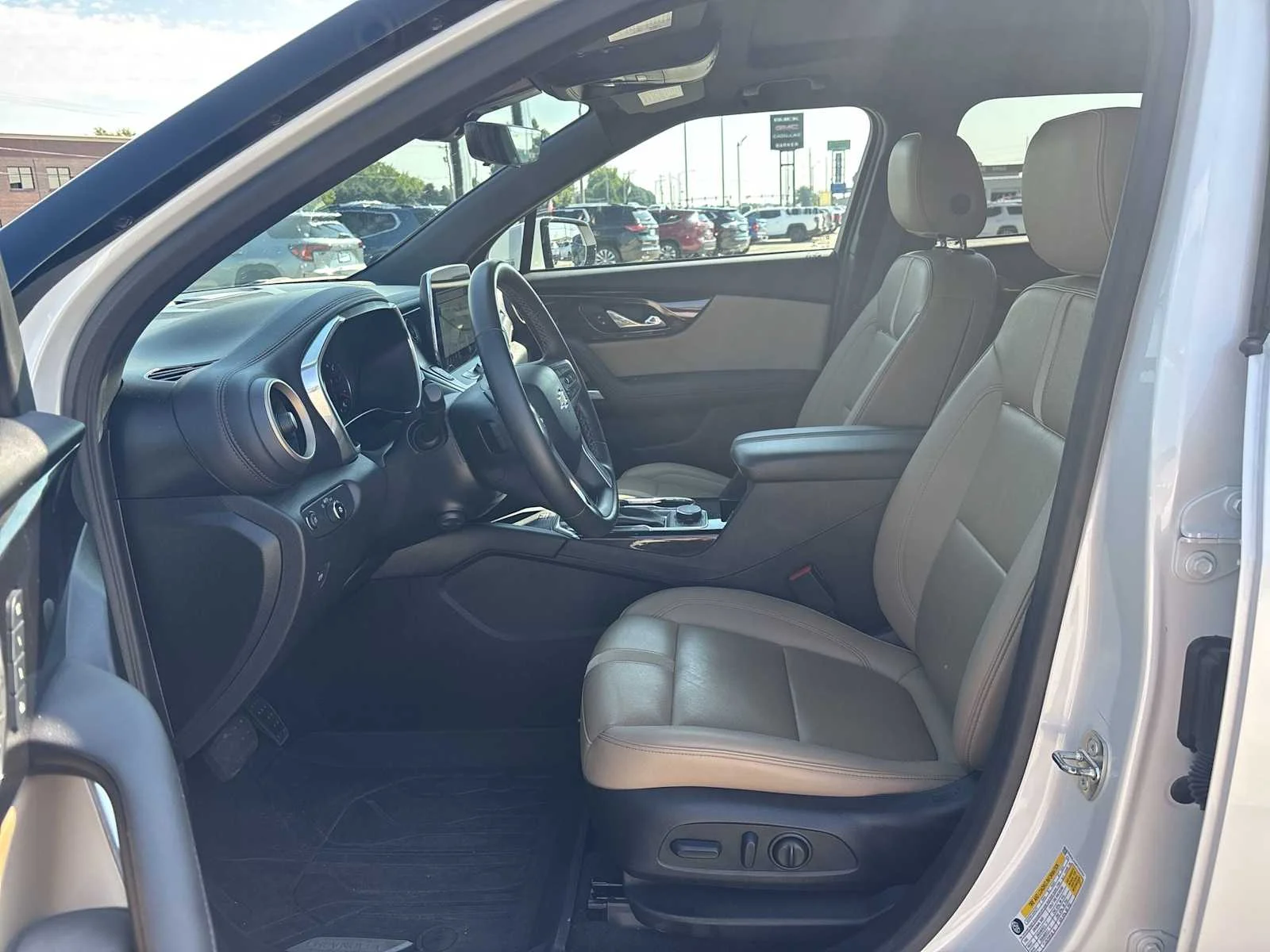 Used 2023 Iridescent Pearl Tricoat Chevrolet Premier image 21