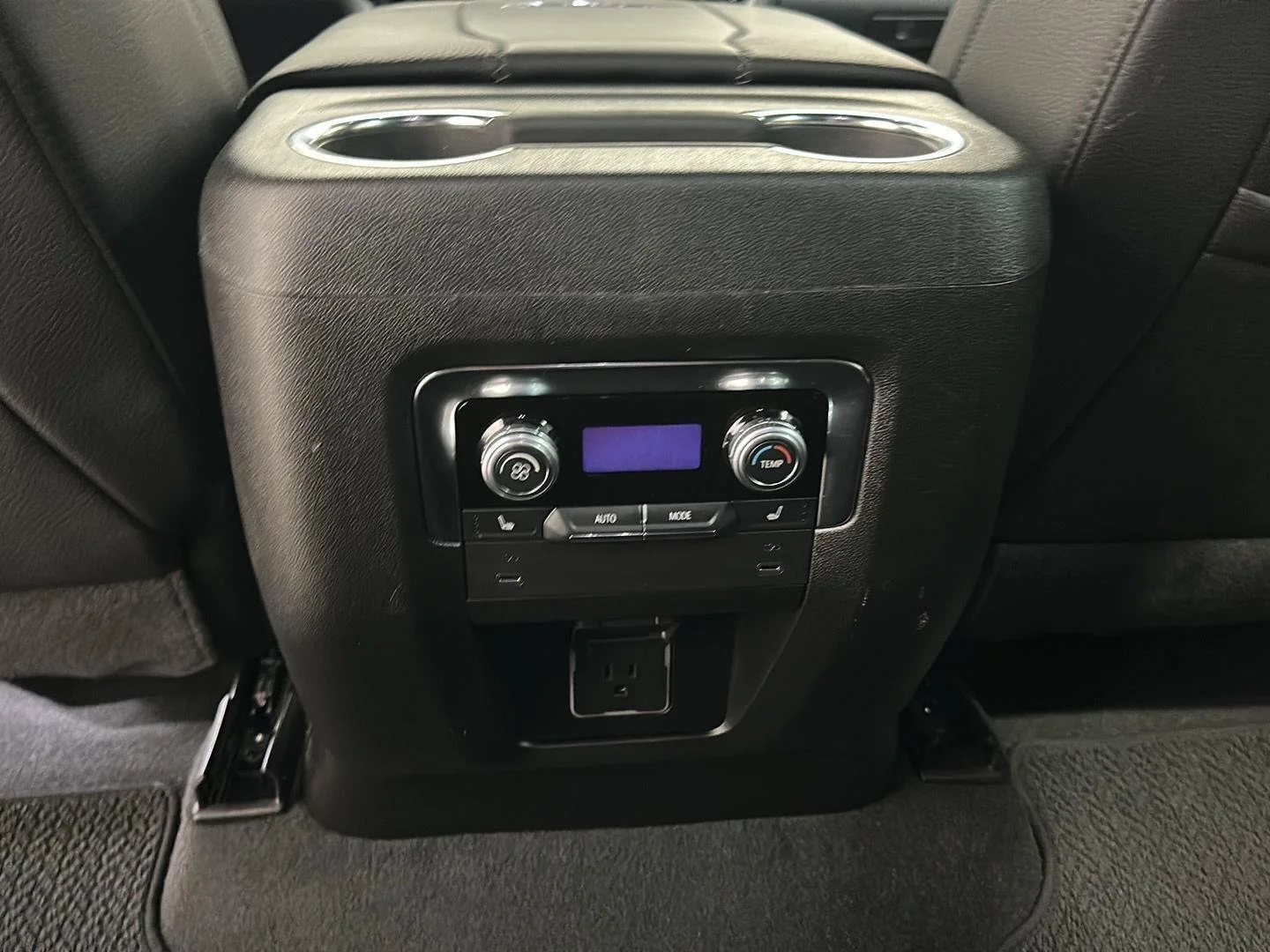 Used 2025 Onyx Black GMC Denali image 21