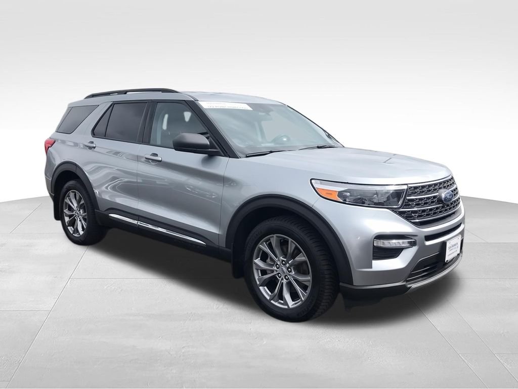 Used 2022 Silver Ford XLT image 2