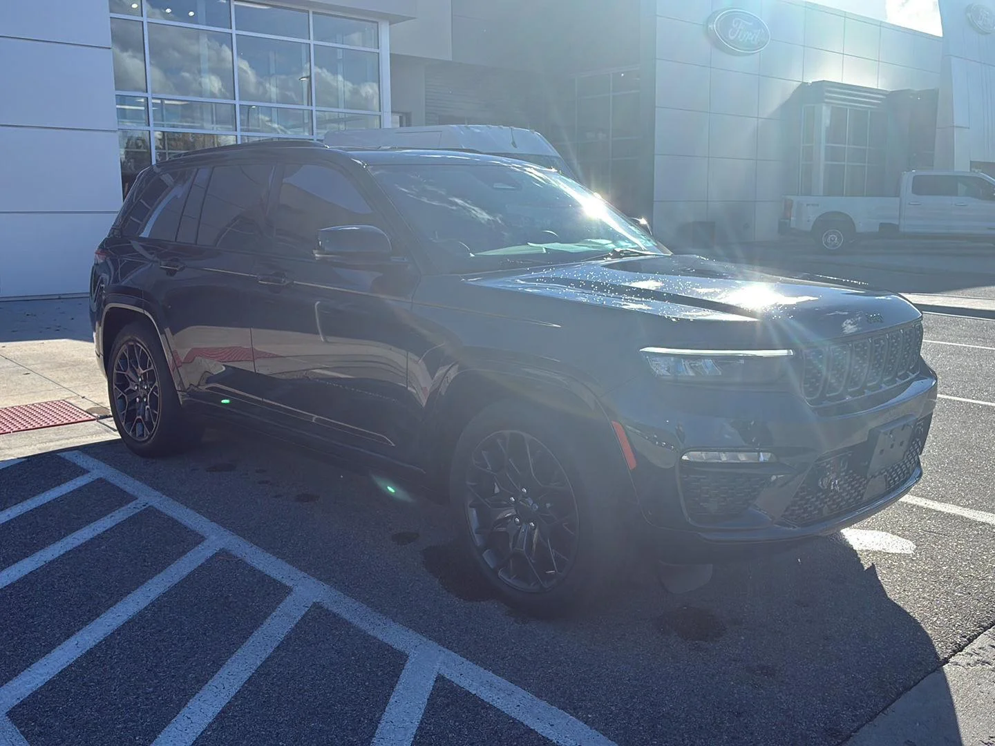 Used 2025 Midnight Sky Jeep Summit Reserve image 2