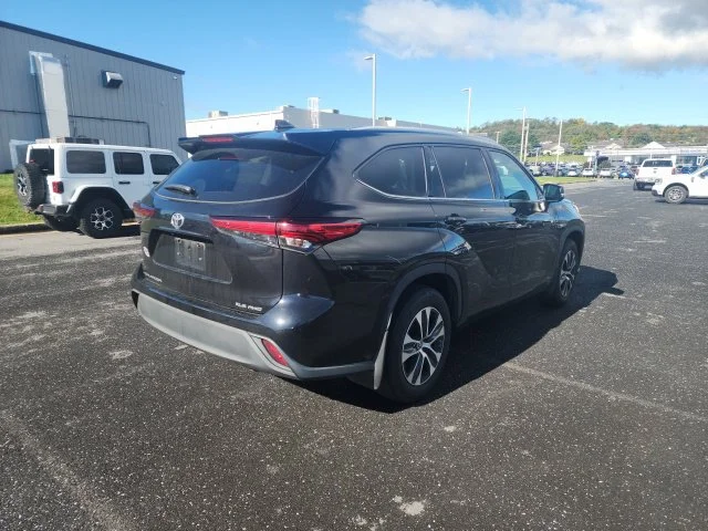 Used 2021 Black Toyota XLE image 7