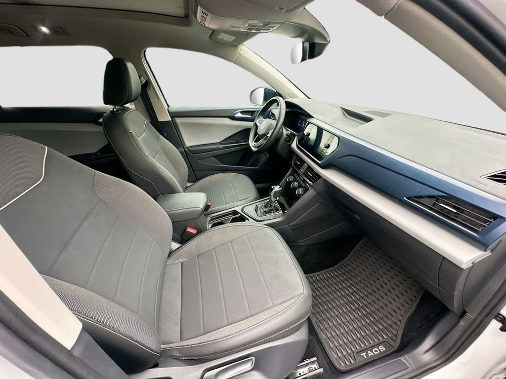 Used 2023 Pure White Volkswagen SE image 29