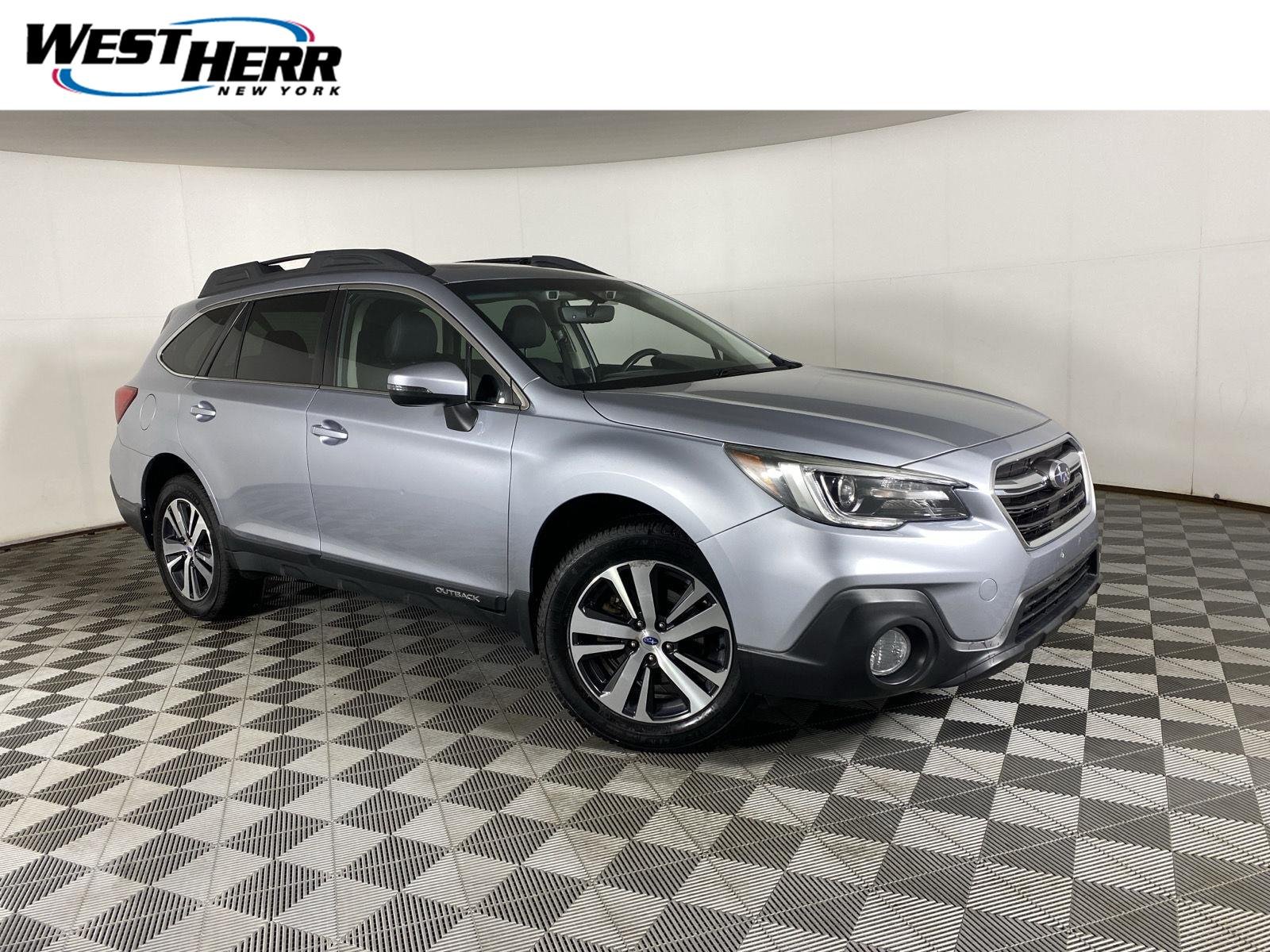 Used 2018 Ice Silver Metallic Subaru Limited image 1