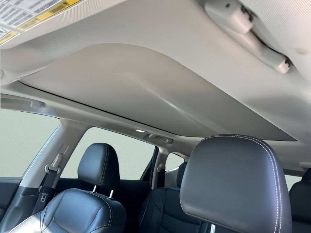 Used 2022 Gun Metallic Nissan SL image 21