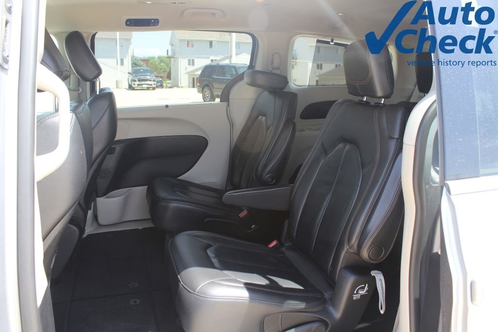 Used 2020 Silver Chrysler Touring L image 9