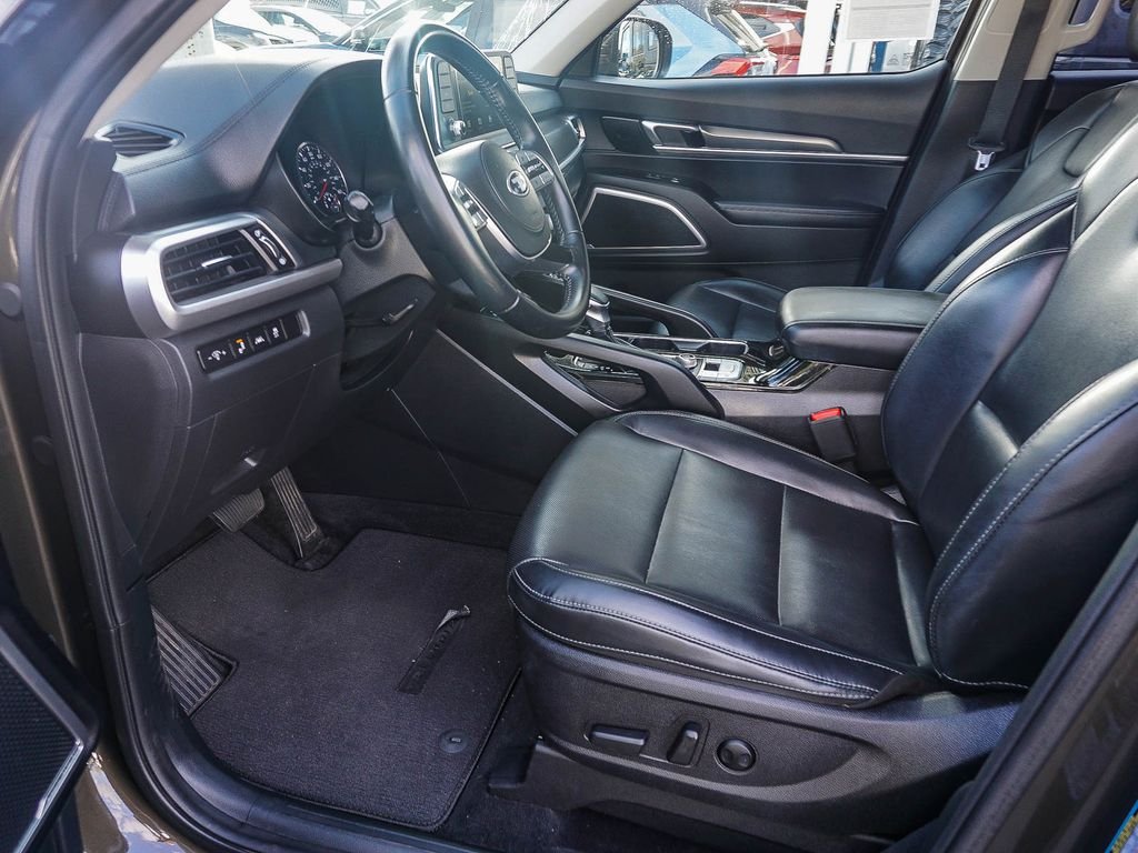 Used 2021 Green Kia S image 17