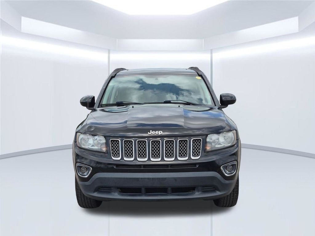Used 2014 Black Jeep Latitude image 10
