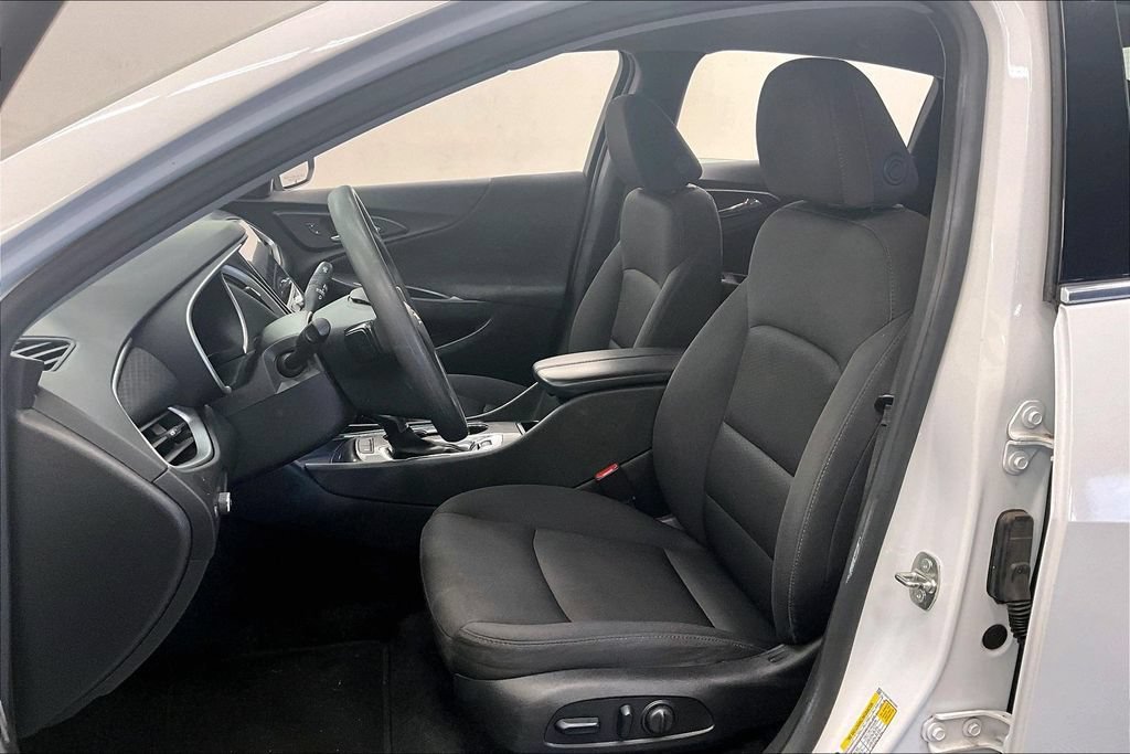 Used 2024 Summit White Chevrolet 1LT image 21