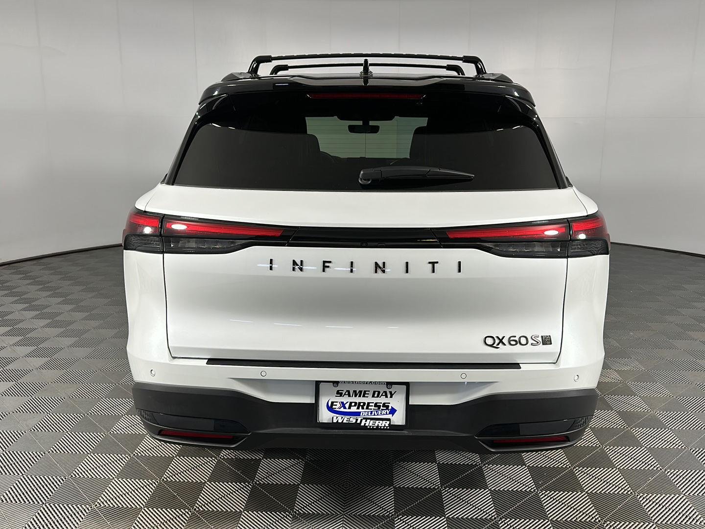 Used 2026 Radiant White/Black Obsidian INFINITI SPORT image 14