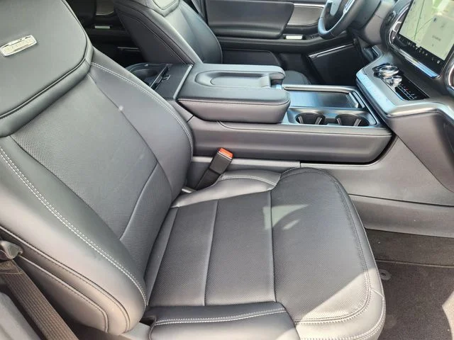 New 2026 Star White Metallic Tri-Coat Ford Platinum® image 14