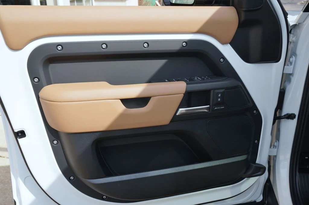 New 2026 Fuji White Land Rover S image 11