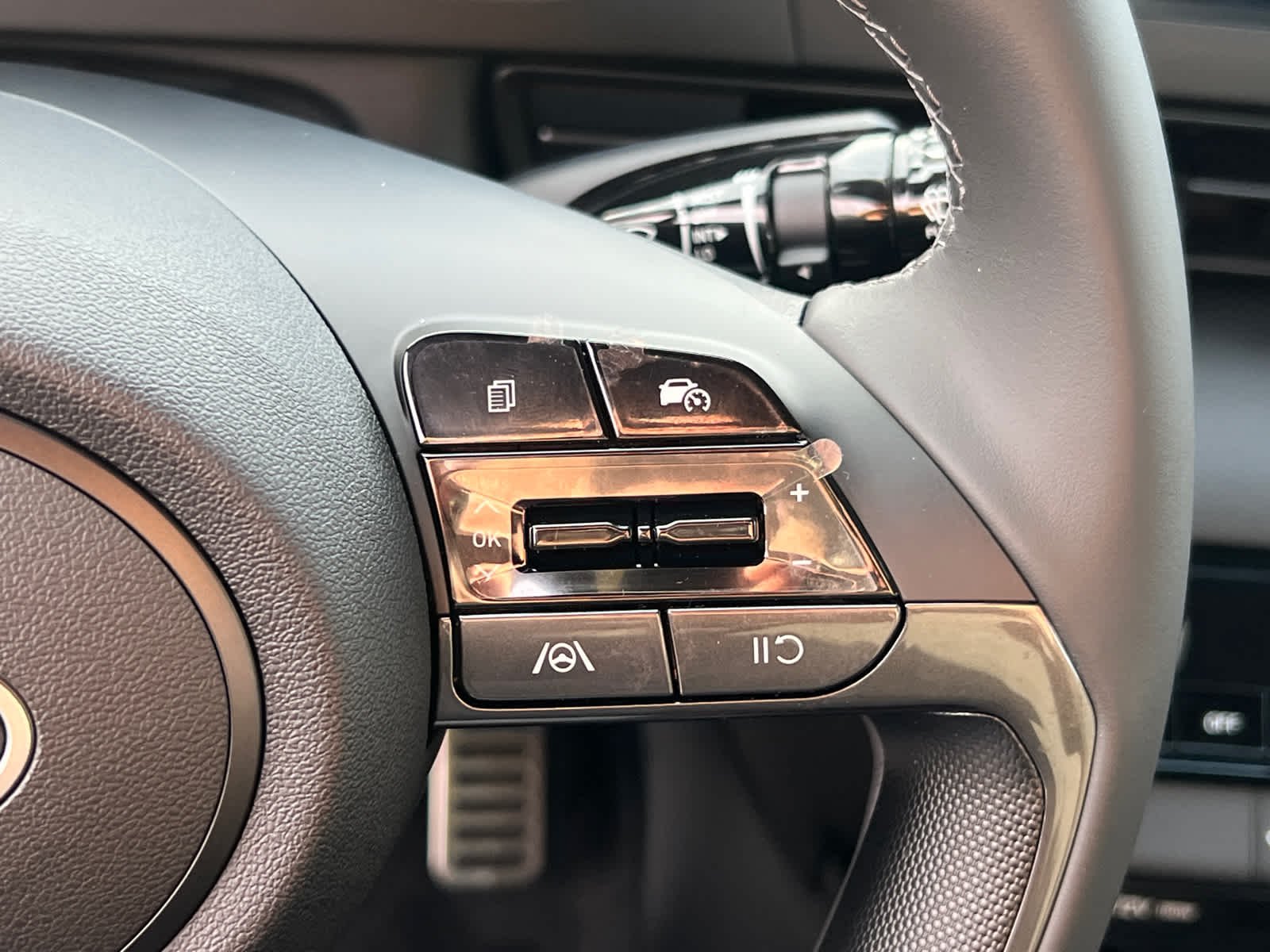 Used 2025 Amazon Gray Hyundai SEL Sport image 17