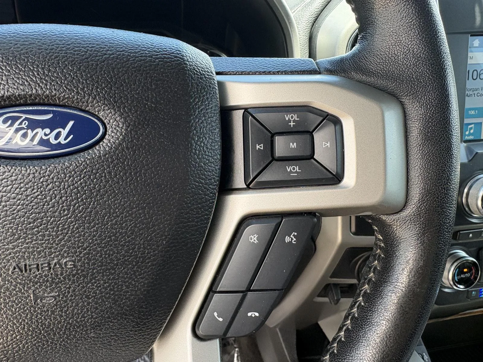 Used 2018 Magnetic Ford LARIAT image 12