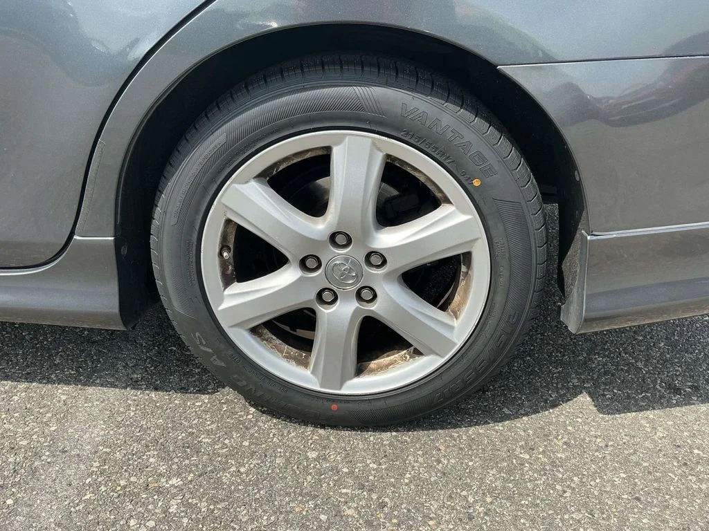 Used 2007 Gray Toyota SE image 17