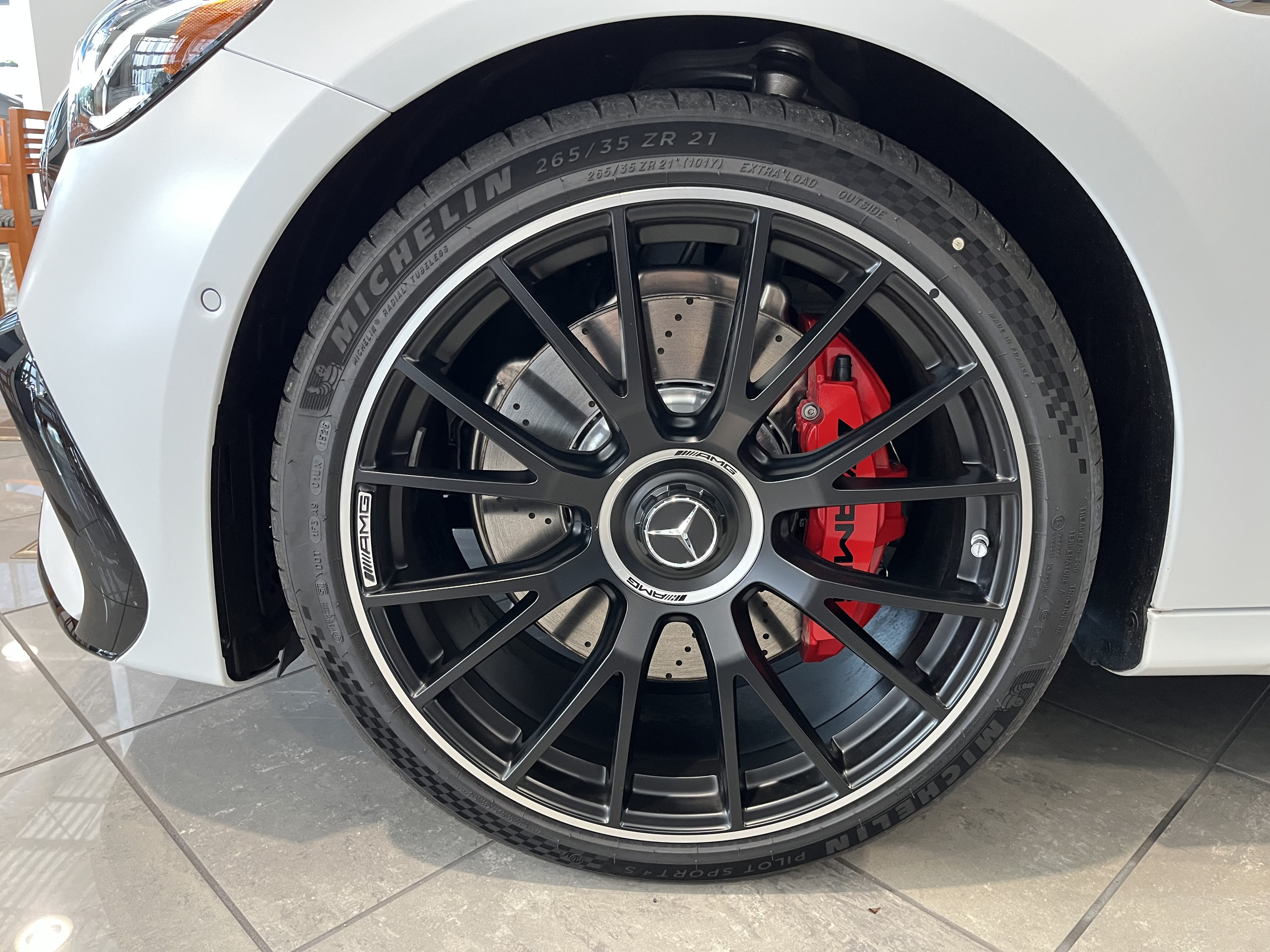New 2026 MANUFAKTUR Moonlight White Magno Mercedes-Benz AMG® E 53 E image 10