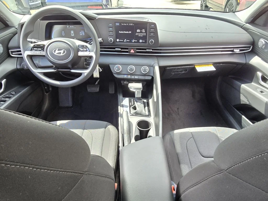 New 2026 White Hyundai SE image 7