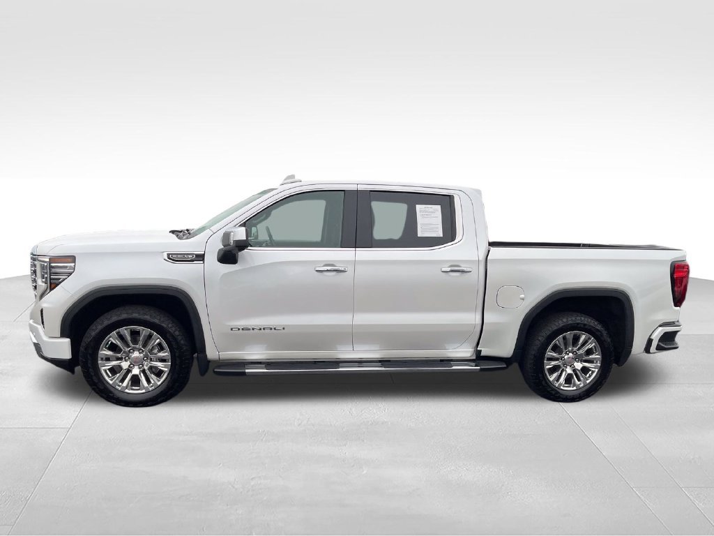 Used 2022 White GMC Denali image 2