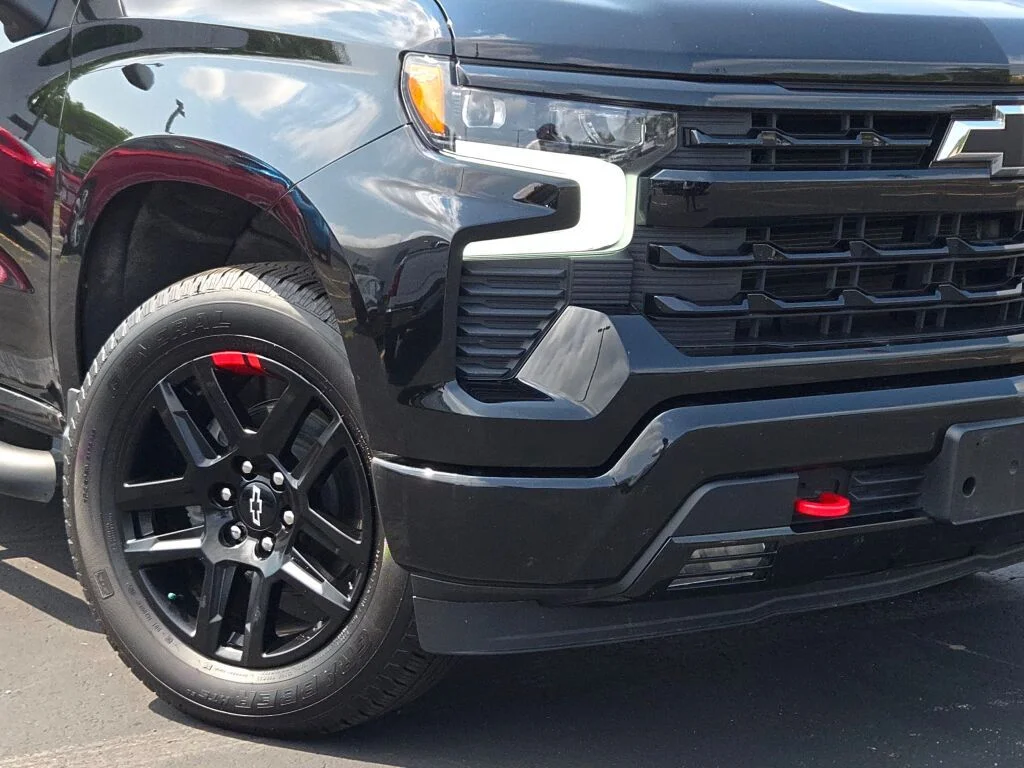 Used 2025 Black Chevrolet RST image 3