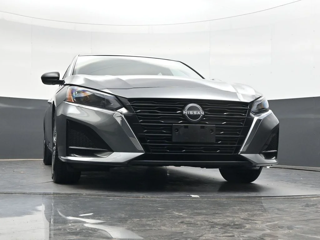 Used 2025 Gray Nissan 2.5 SV image 39