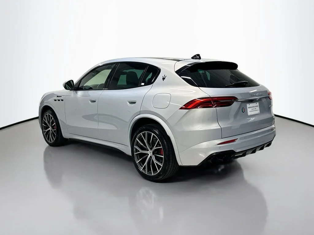Used 2023  Maserati Modena image 3