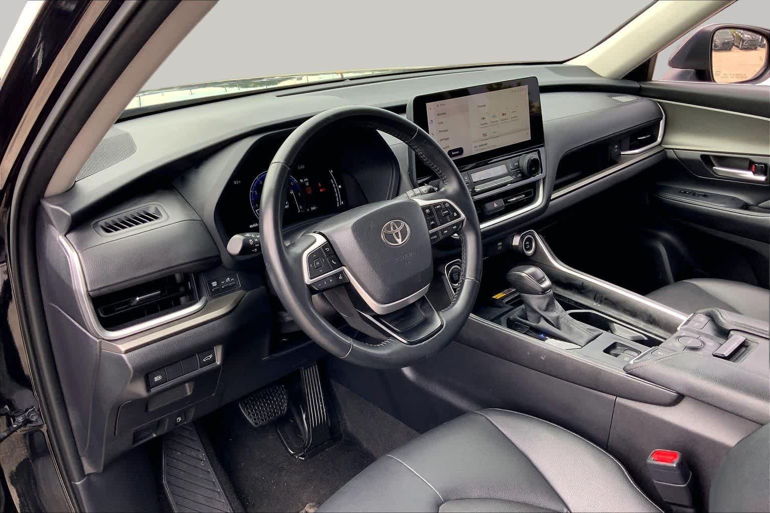 Used 2025 Midnight Black Metallic Toyota XLE image 17