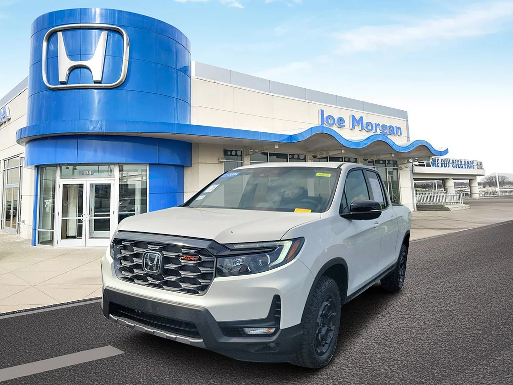 Certified Used 2026 Platinum White Pearl Honda TrailSport S image 2