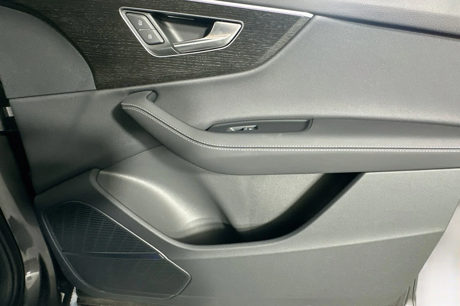 Used 2026 Samurai Gray Metallic Audi Premium Plus image 23