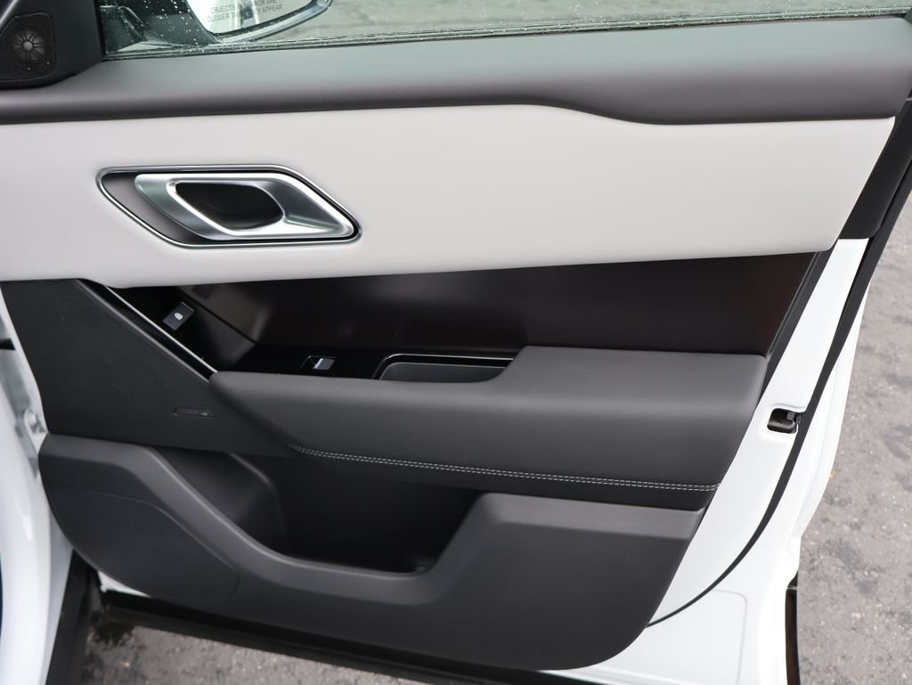 New 2026 Fuji White Land Rover  image 11
