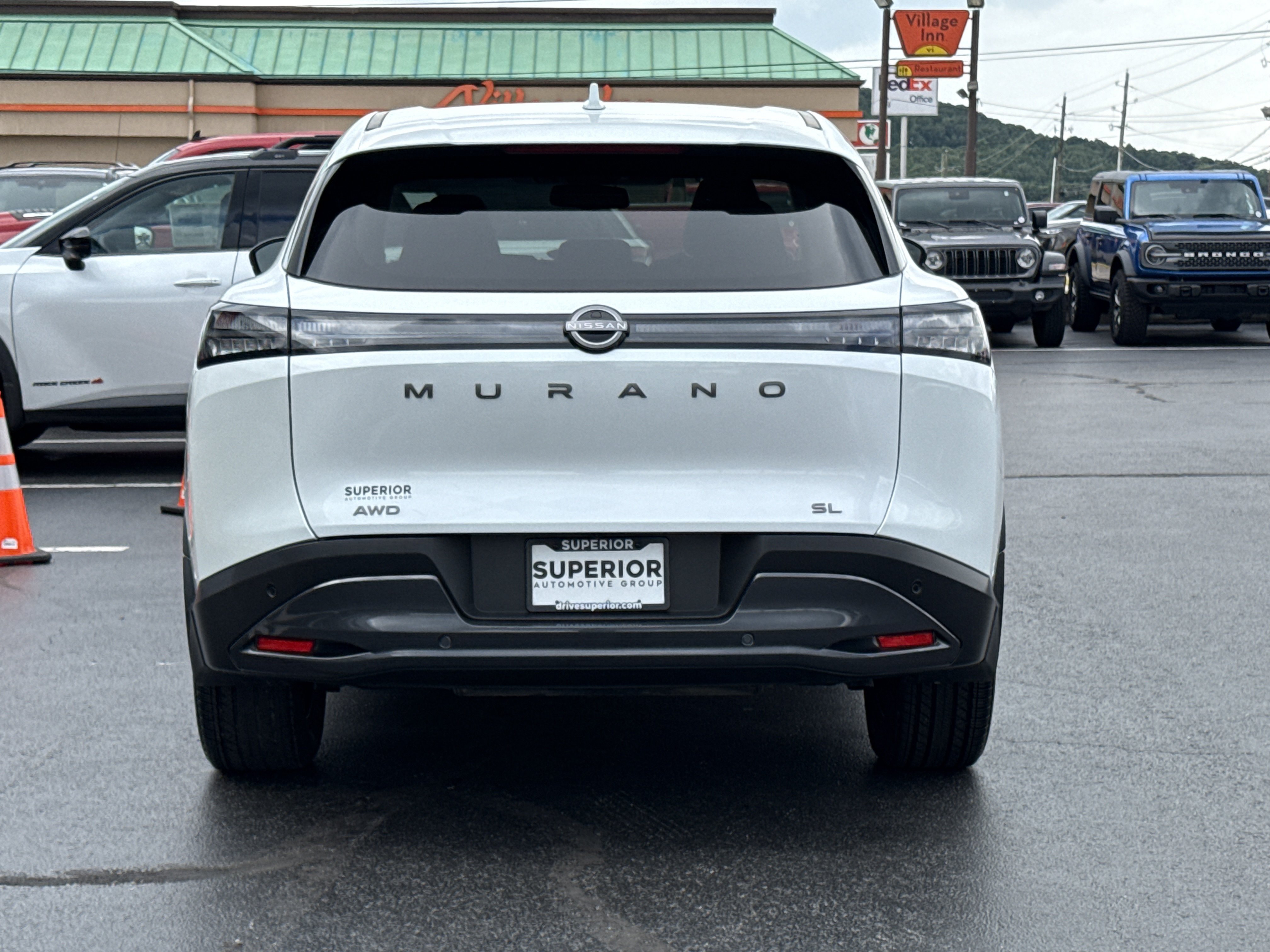 Certified Used 2025 Everest White Pearl Tricoat Nissan SL AWD image 4