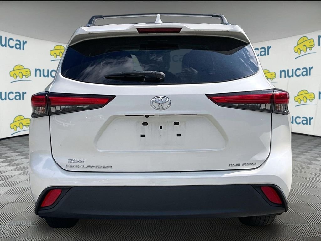 Used 2021 White Toyota XLE image 3
