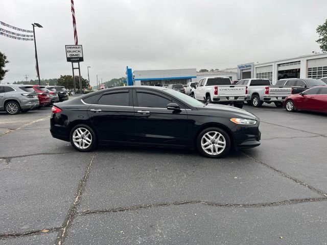 Used 2016 Black Ford SE image 2