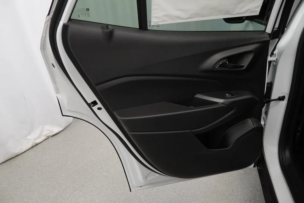 New 2026 Summit White Chevrolet ACTIV image 23