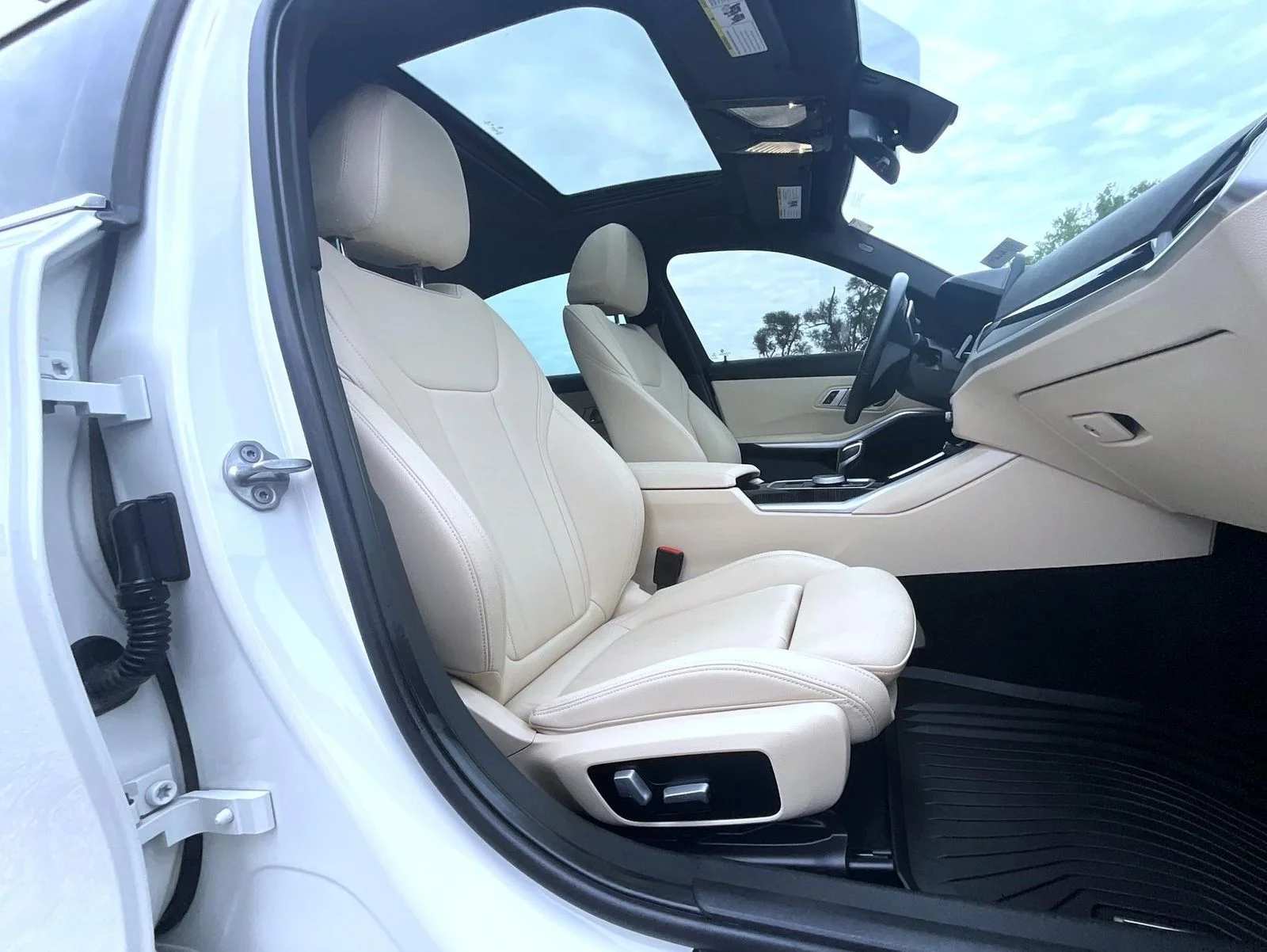 Used 2021 White BMW 330i xDrive image 18