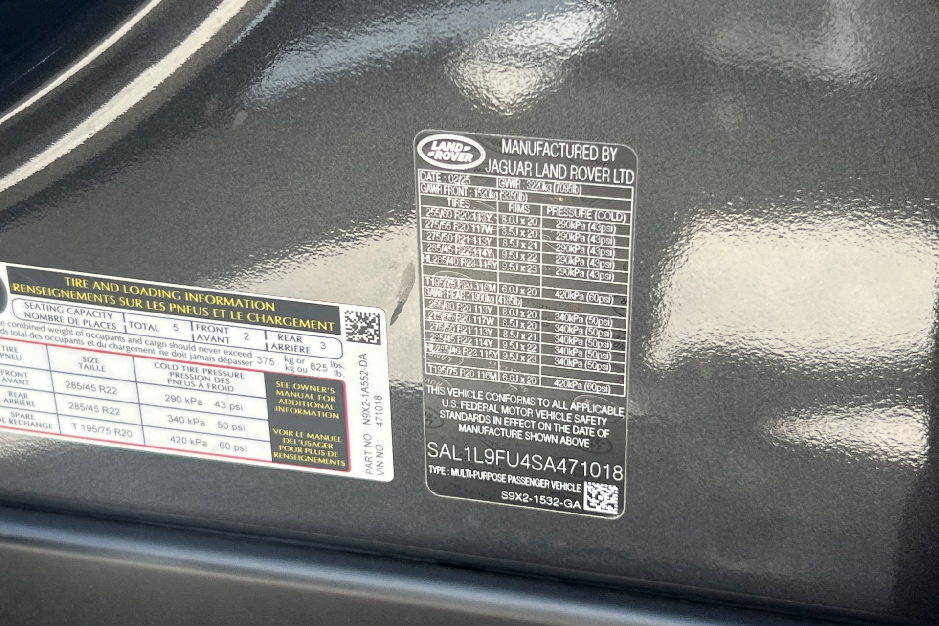 Certified Used 2025 Carpathian Grey Premium Metallic Land Rover Dynamic SE image 29