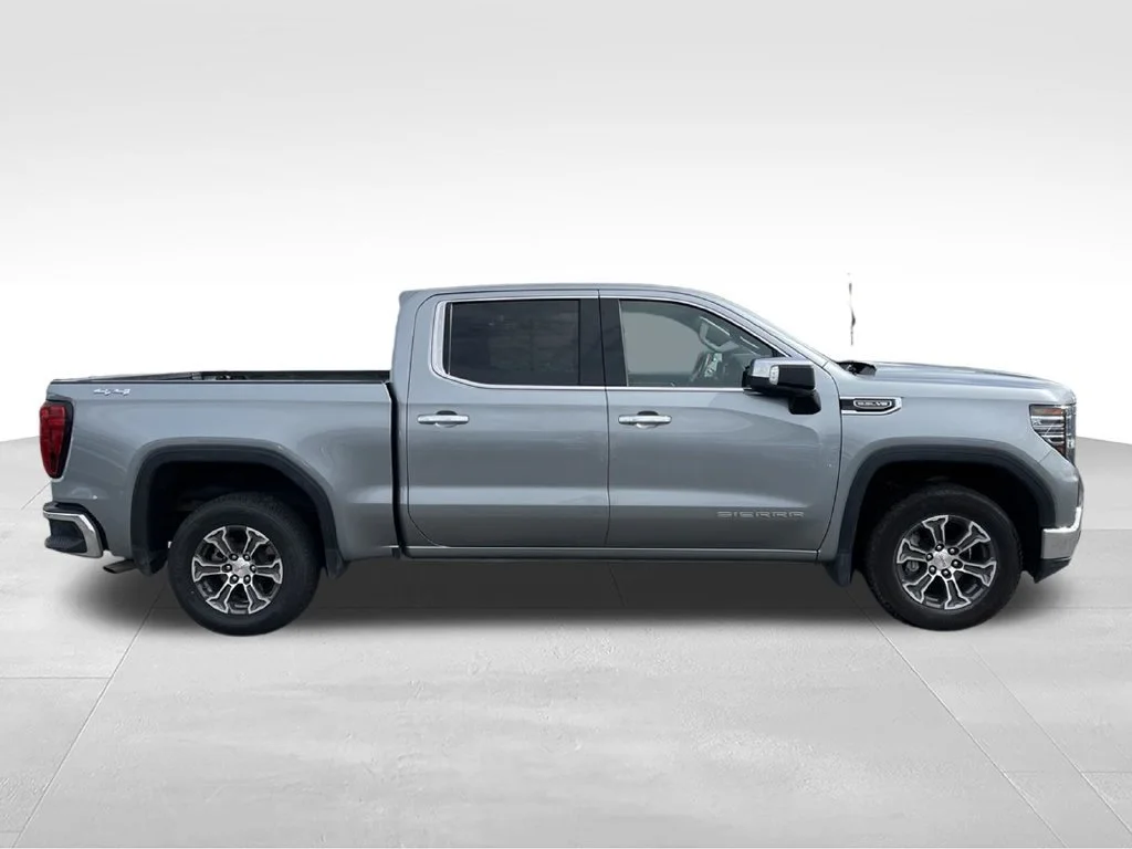Used 2025 Sterling Metallic GMC SLT image 4