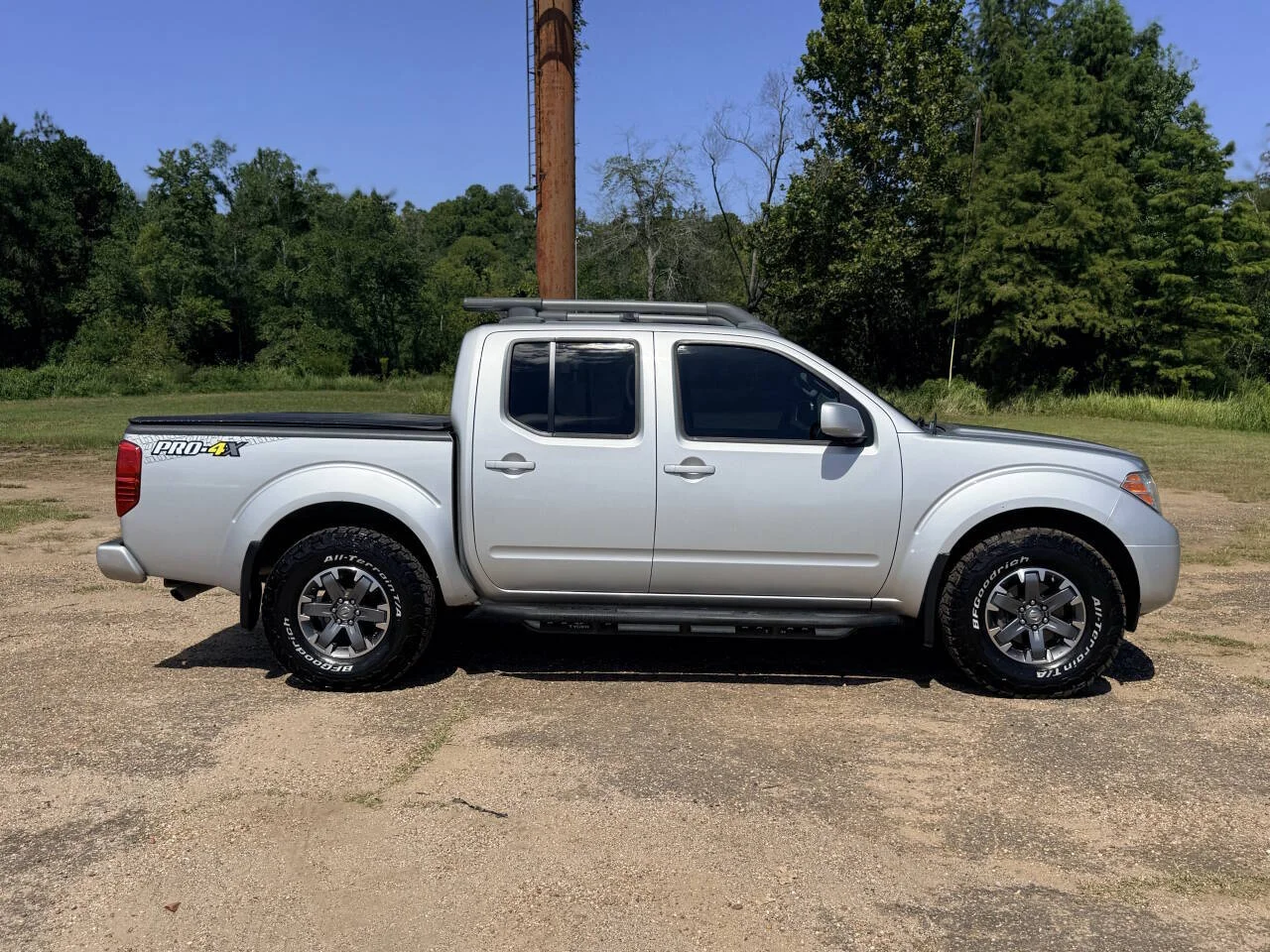 Used 2016 Silver Nissan PRO 4X 4x4 4dr Crew Cab 5 ft. SB Pickup 5A image 6