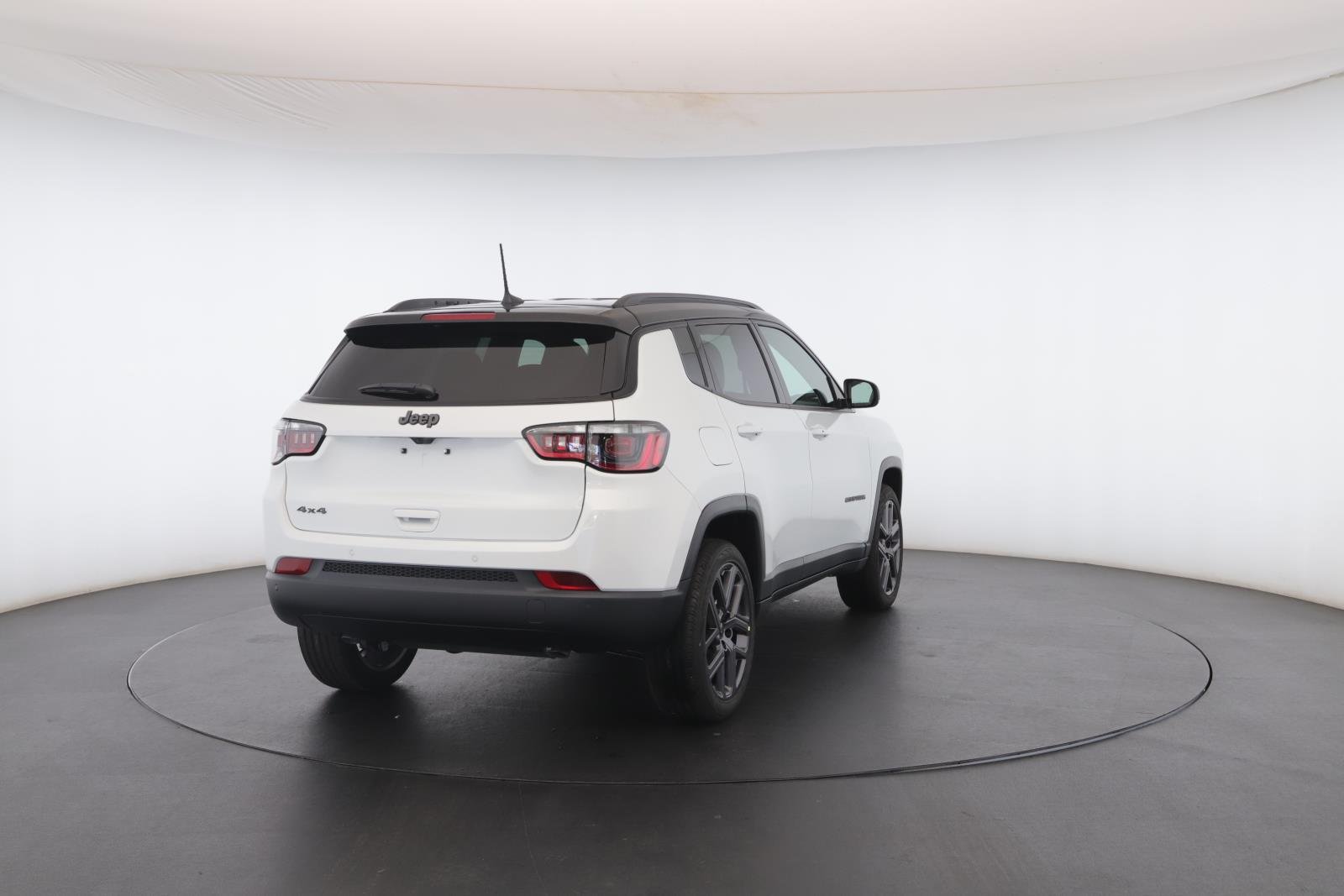 New 2026 Bright White Clear-Coat Exterior Paint Jeep Limited Altitude 4x4 image 25