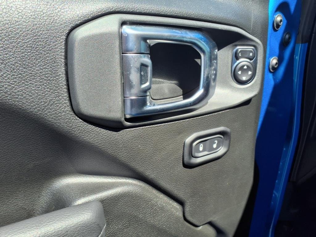 New 2025 Hydro Blue Pearl-Coat Exterior Paint Jeep Sport S image 5