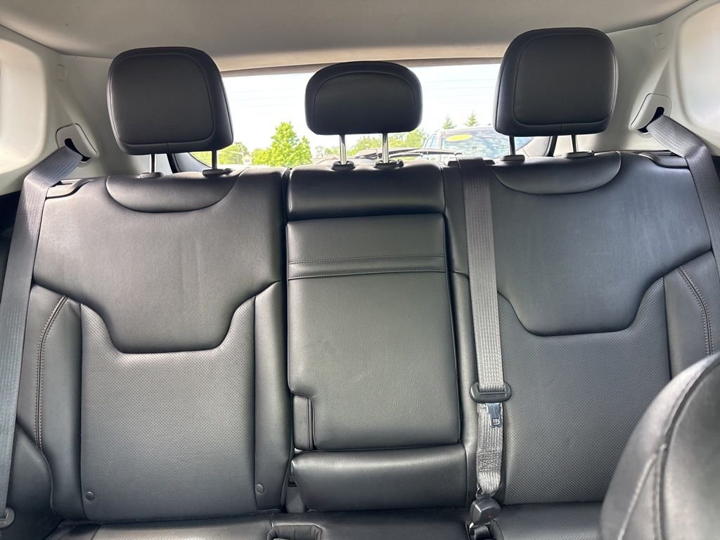 Used 2017 Green Jeep Limited image 29