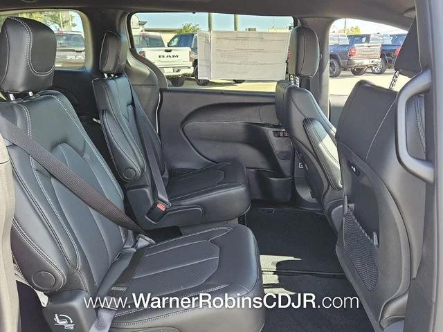 2026 Chrysler Pacifica Select - Photo 17