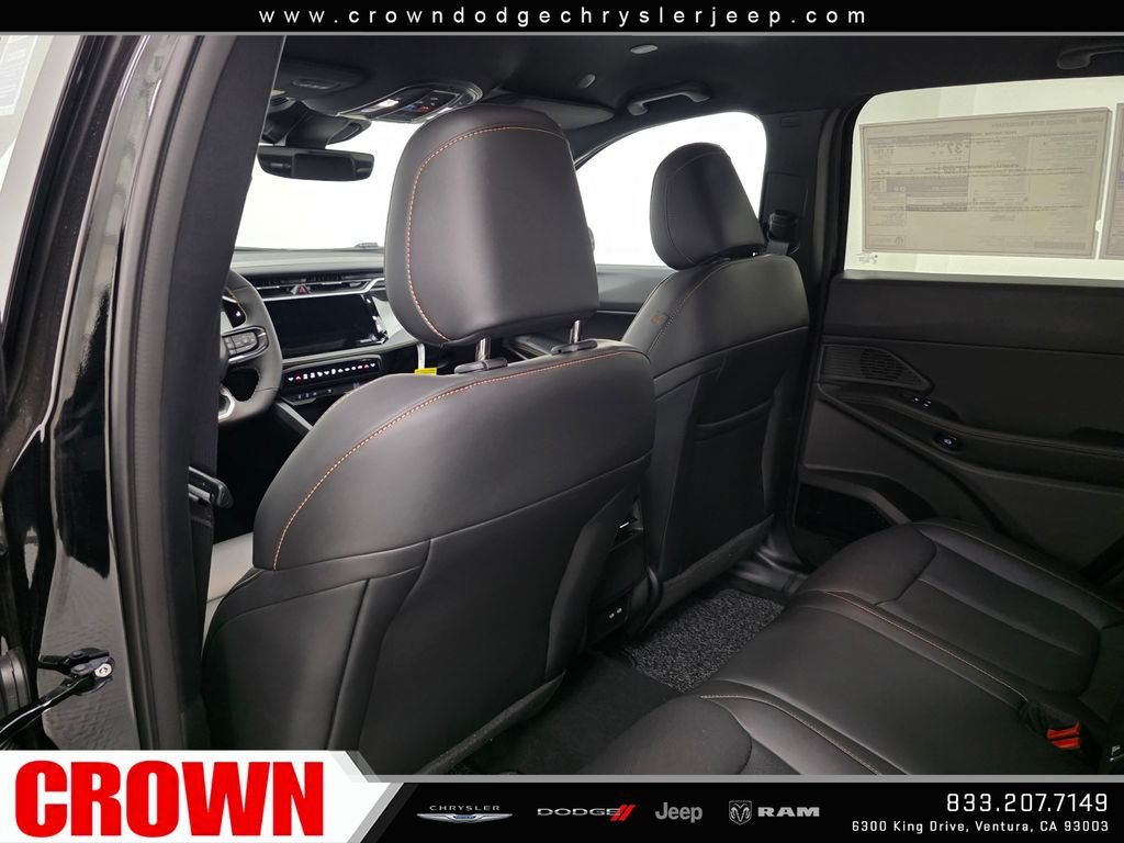 New 2026 Diamond Black Crystal Pearl-Coat Exterior Paint Jeep  image 11