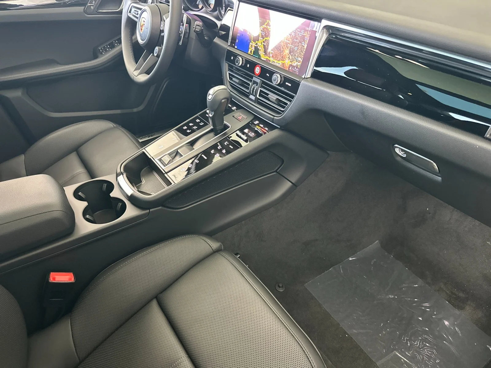 2026 Porsche Macan S - Photo 16