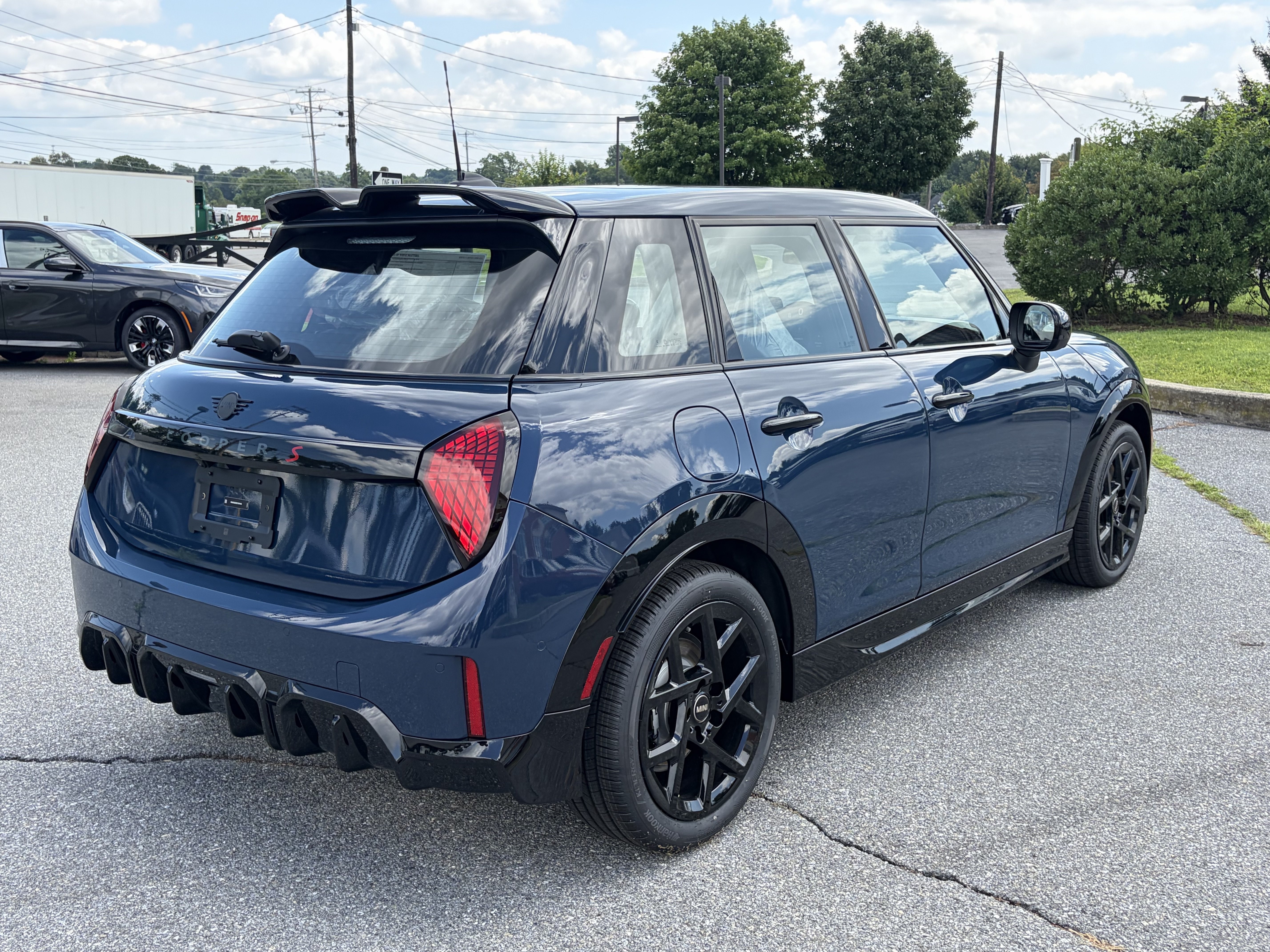New 2026 Indigo Sunset Blue Metallic MINI Iconic image 7