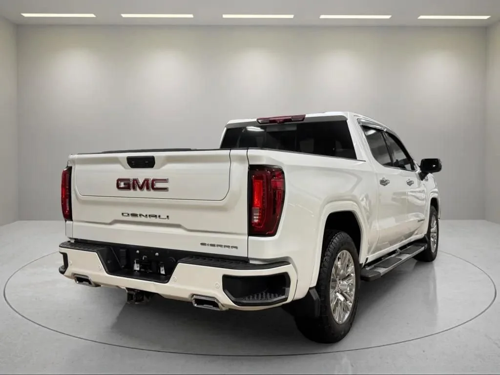 Certified Used 2022 White Frost Tricoat GMC Denali image 4