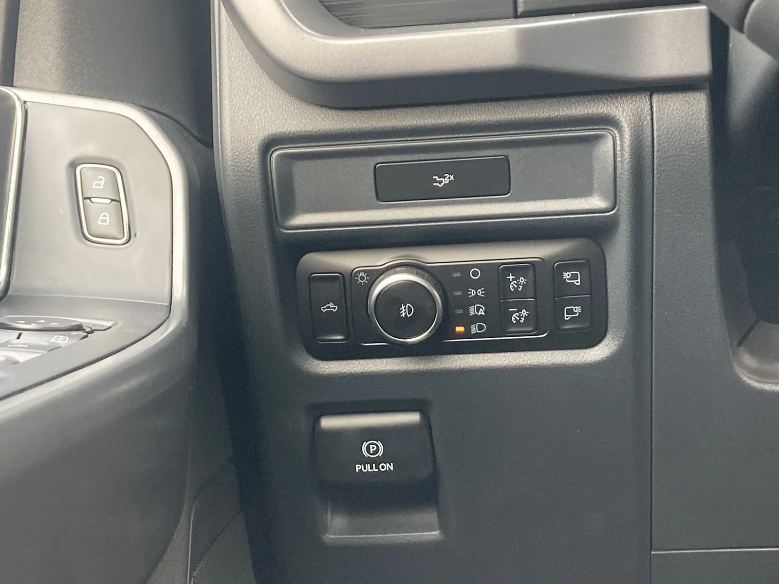 New 2026 Oxford White Ford XLT image 15