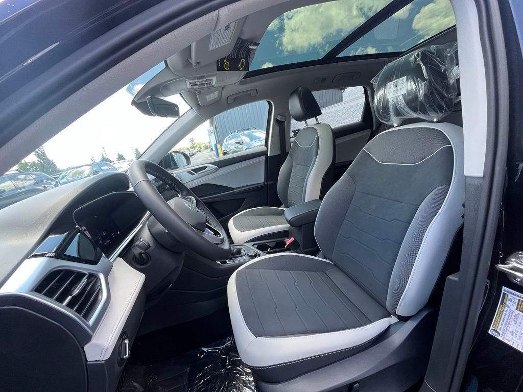 New 2026 Black Volkswagen 1.5T SE image 10