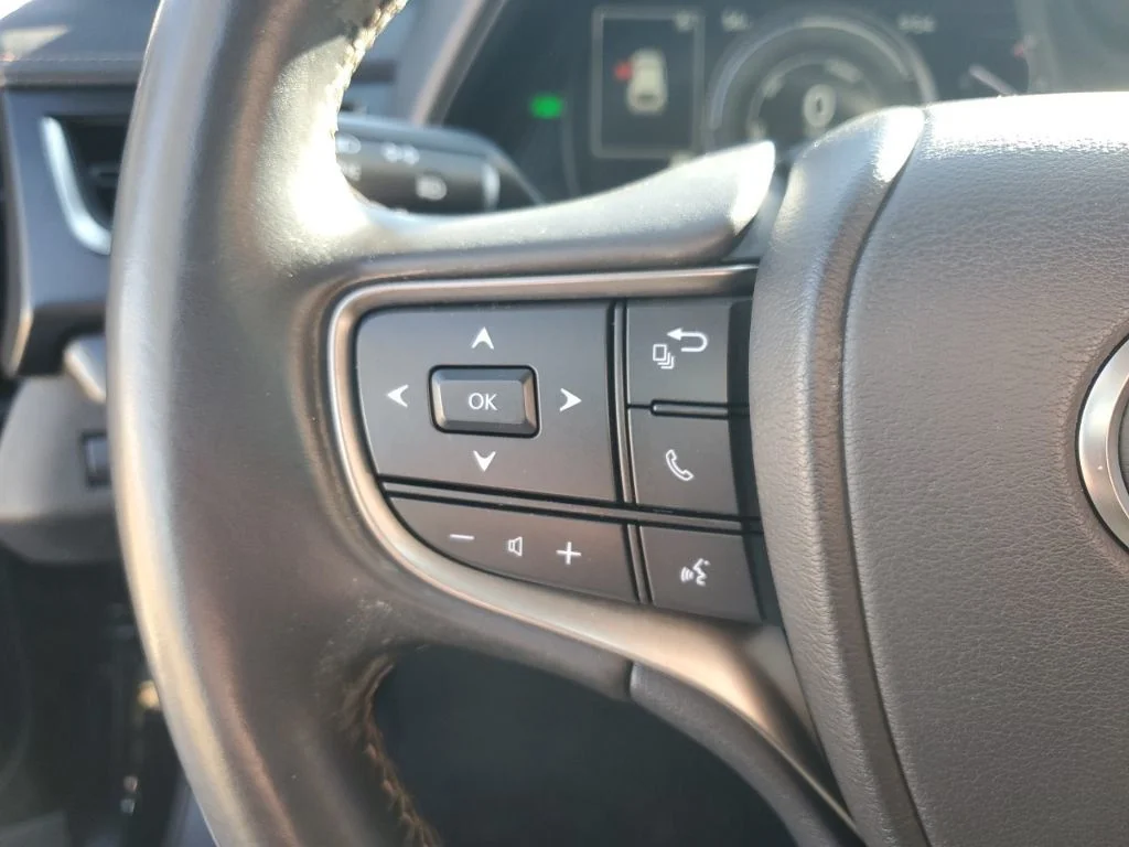 Used 2021 Black Lexus 250h Base image 36