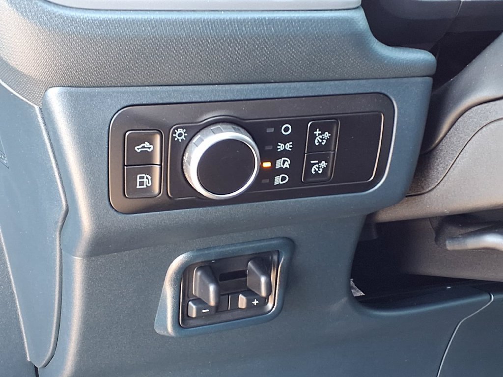 New 2026 Carbonized Gray Metallic Ford XLT image 13