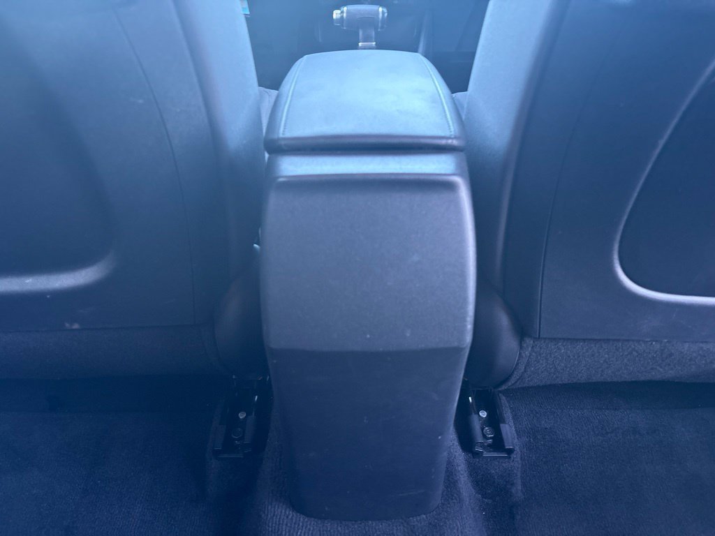Used 2025 Snow White Pearl Kia LX image 28